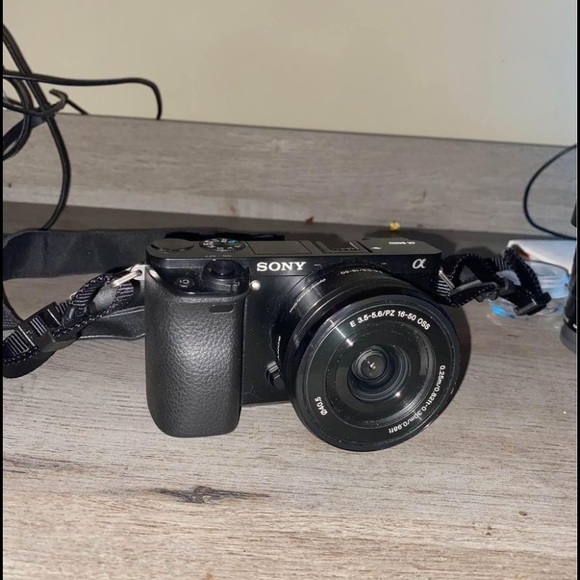 Sony a6000 camera - Picture 2 of 5